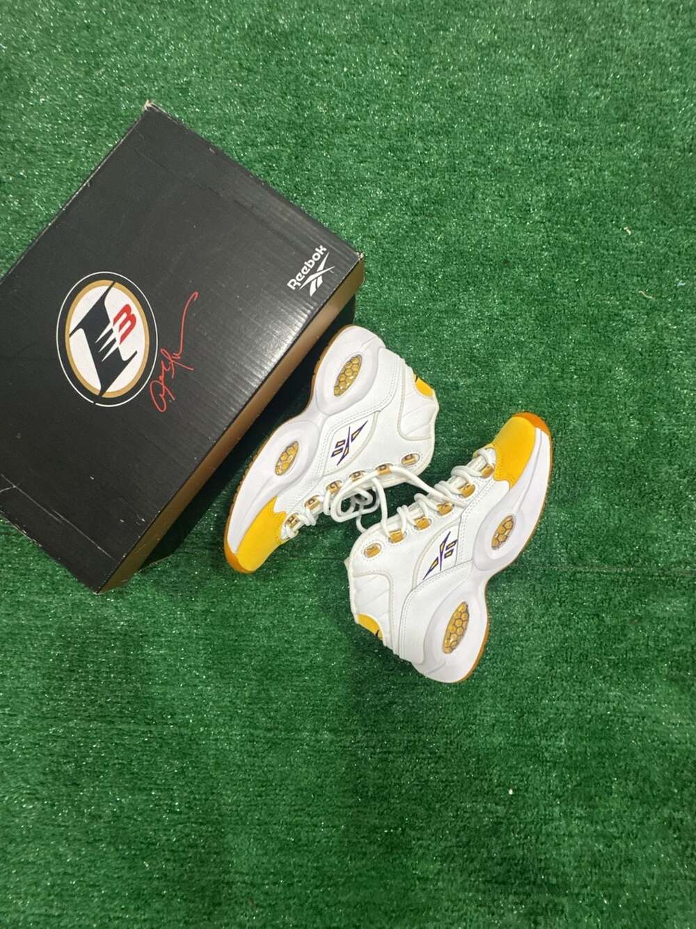 Reebok Question Mid 'Yellow Toe' Kobe Bryant BBALL Shoes AI  IVERSON FX4278 Sz 4